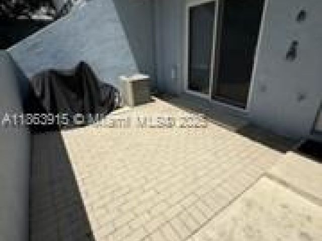 1-bedroom home for rent in Key Biscayne - 798 Crandon Blvd 44-B - MondialRealty
