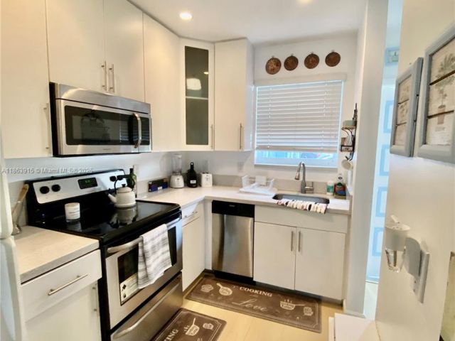 1-bedroom home for rent in Key Biscayne - 798 Crandon Blvd 44-B - MondialRealty