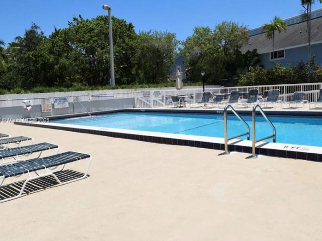 1-bedroom home for rent in Key Biscayne - 798 Crandon Blvd 44-B - MondialRealty