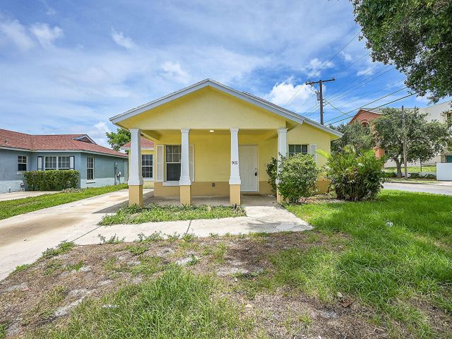 Home for rent at 901 10th Street - photo 6507016