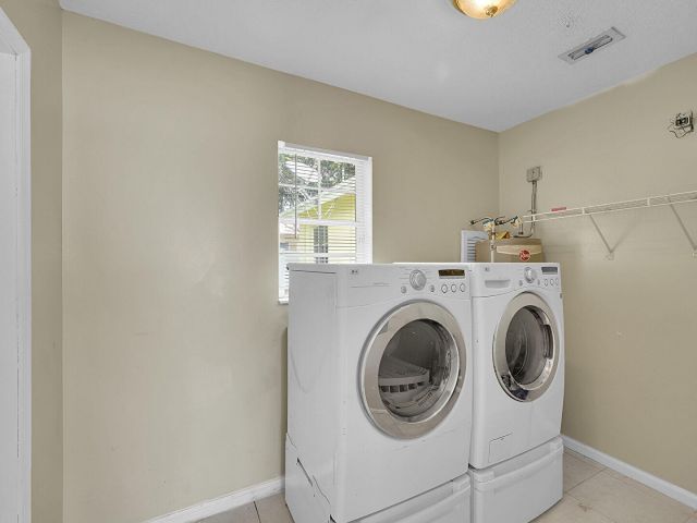 Home for rent at 901 10th Street - photo 6507018