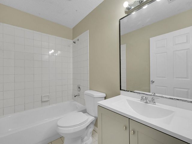 Home for rent at 901 10th Street - photo 6507023