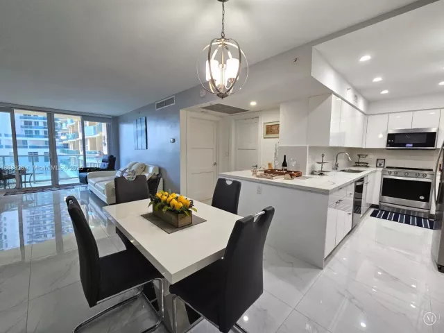 1-bedroom condo for rent in Hollywood - 2501 S Ocean Dr 418 (Ave. Oct-01-2026 - MondialRealty