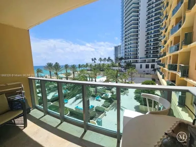 1-bedroom condo for rent in Hollywood - 2501 S Ocean Dr 418 (Ave. Oct-01-2026 - MondialRealty