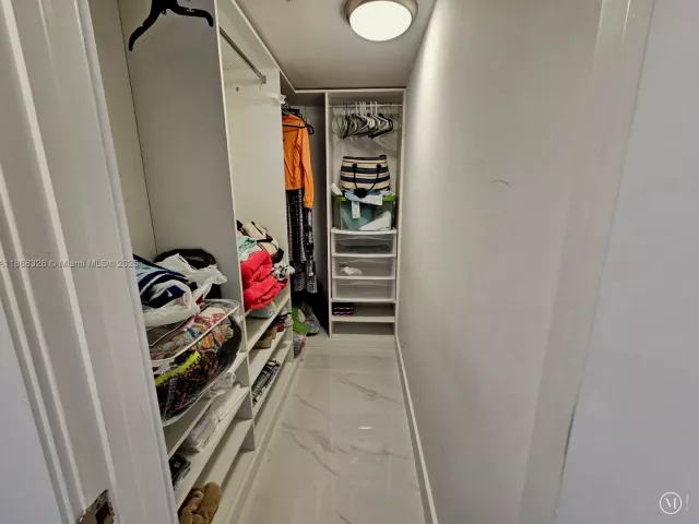 1-bedroom condo for rent in Hollywood - 2501 S Ocean Dr 418 (Ave. Oct-01-2026 - MondialRealty