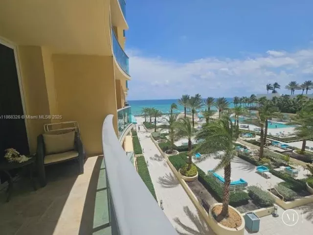 1-bedroom condo for rent in Hollywood - 2501 S Ocean Dr 418 (Ave. Oct-01-2026 - MondialRealty
