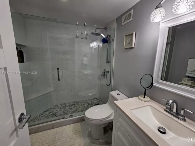 1-bedroom condo for rent in Hollywood - 2501 S Ocean Dr 418 (Ave. Oct-01-2026 - MondialRealty