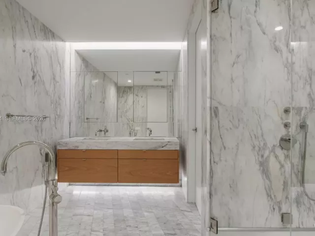 2-bedroom condo for sale in Miami Beach - 1300 Monad Ter 11C - MondialRealty