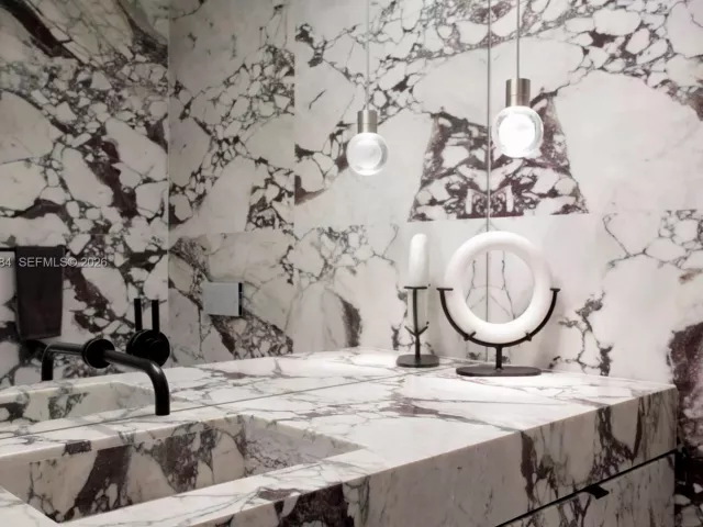 2-bedroom condo for sale in Miami Beach - 1300 Monad Ter 11C - MondialRealty