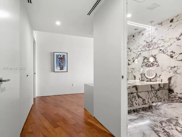 2-bedroom condo for sale in Miami Beach - 1300 Monad Ter 11C - MondialRealty