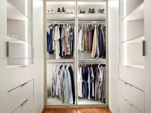 2-bedroom condo for sale in Miami Beach - 1300 Monad Ter 11C - MondialRealty