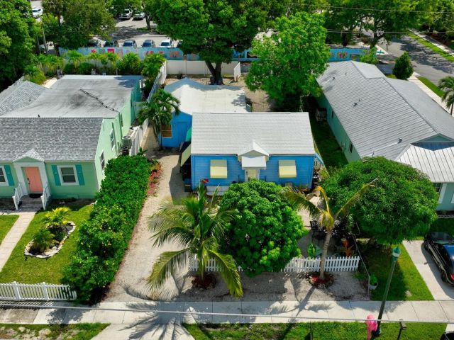 Home for sale at 629 SE 4th Avenue - photo 6532824