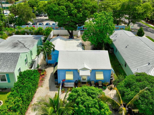 Home for sale at 629 SE 4th Avenue - photo 6532826