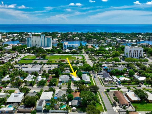 Home for sale at 629 SE 4th Avenue - photo 6532827