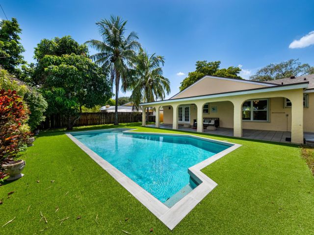 Home for sale at 5340 SW 115th Avenue - photo 6493439