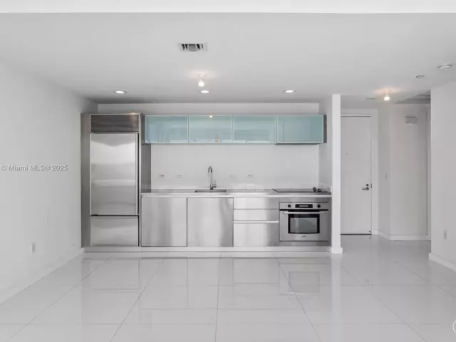 Apartment for sale  Unit #3106 - photo 6475020