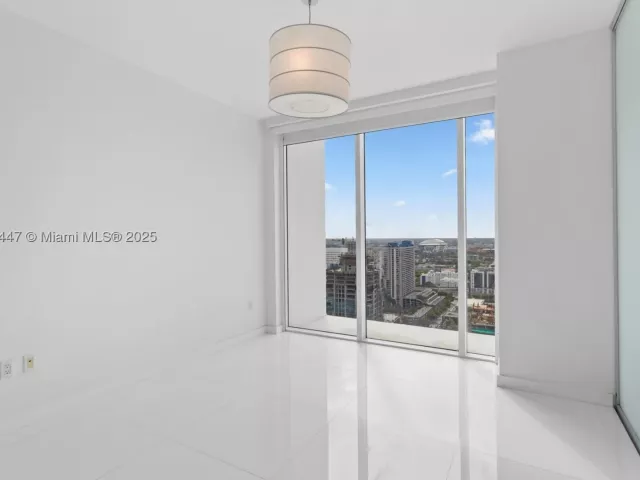 2-bedroom condo for sale in Miami - 1040 Biscayne Blvd 3106 - MondialRealty