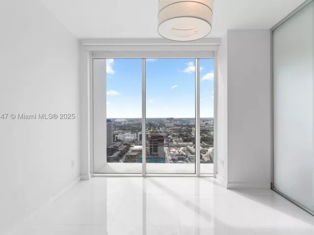2-bedroom condo for sale in Miami - 1040 Biscayne Blvd 3106 - MondialRealty