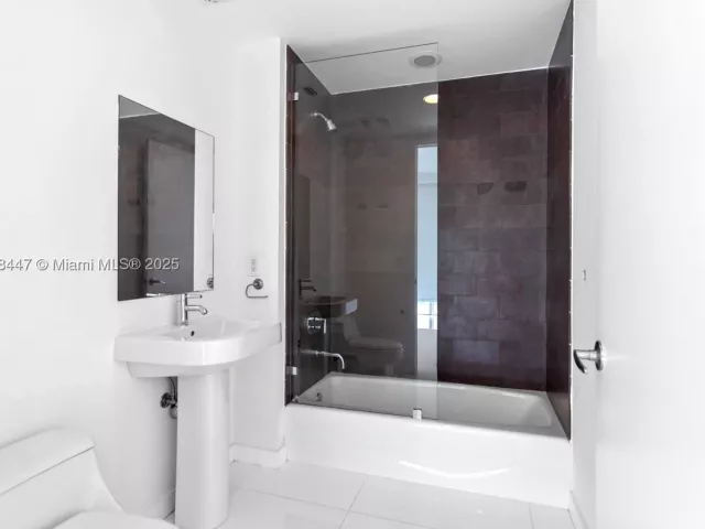 2-bedroom condo for sale in Miami - 1040 Biscayne Blvd 3106 - MondialRealty