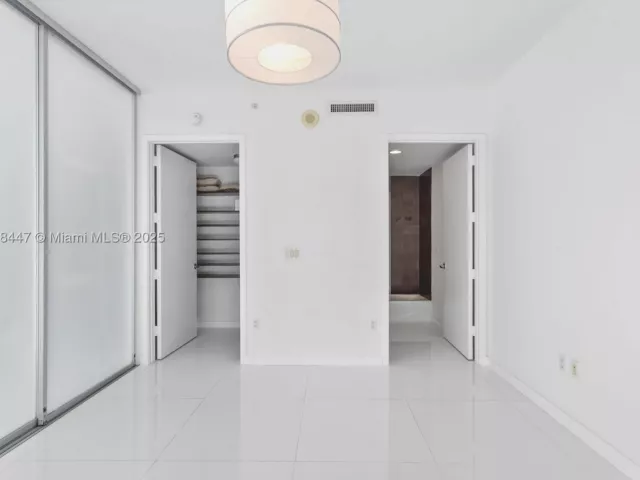 2-bedroom condo for sale in Miami - 1040 Biscayne Blvd 3106 - MondialRealty