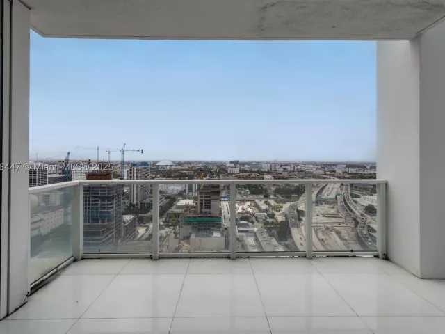 2-bedroom condo for sale in Miami - 1040 Biscayne Blvd 3106 - MondialRealty