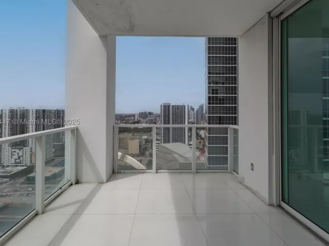 2-bedroom condo for sale in Miami - 1040 Biscayne Blvd 3106 - MondialRealty