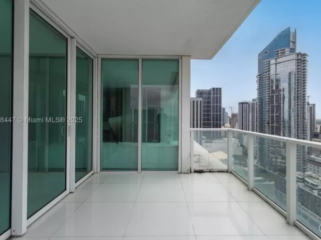 2-bedroom condo for sale in Miami - 1040 Biscayne Blvd 3106 - MondialRealty