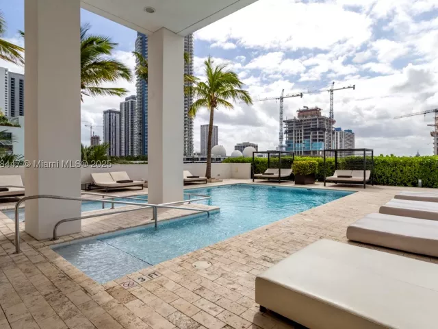 2-bedroom condo for sale in Miami - 1040 Biscayne Blvd 3106 - MondialRealty