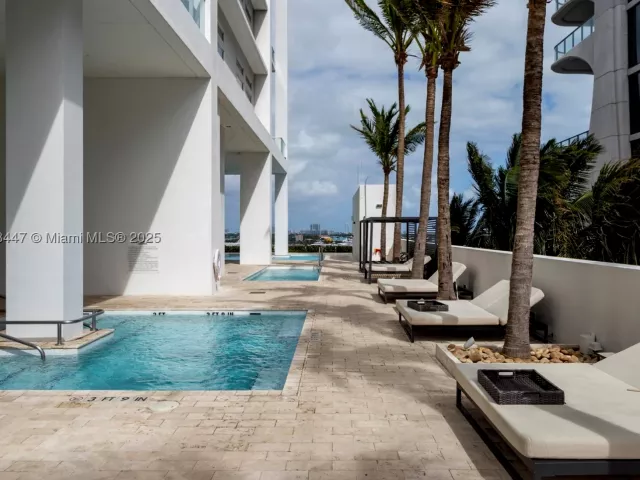 2-bedroom condo for sale in Miami - 1040 Biscayne Blvd 3106 - MondialRealty