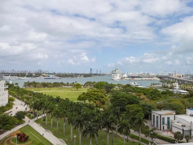 2-bedroom condo for sale in Miami - 1040 Biscayne Blvd 3106 - MondialRealty