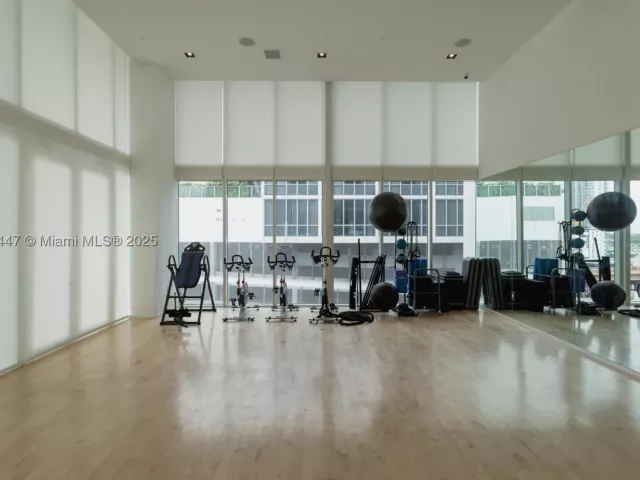 2-bedroom condo for sale in Miami - 1040 Biscayne Blvd 3106 - MondialRealty
