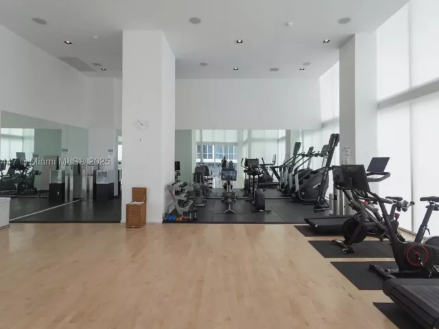 2-bedroom condo for sale in Miami - 1040 Biscayne Blvd 3106 - MondialRealty