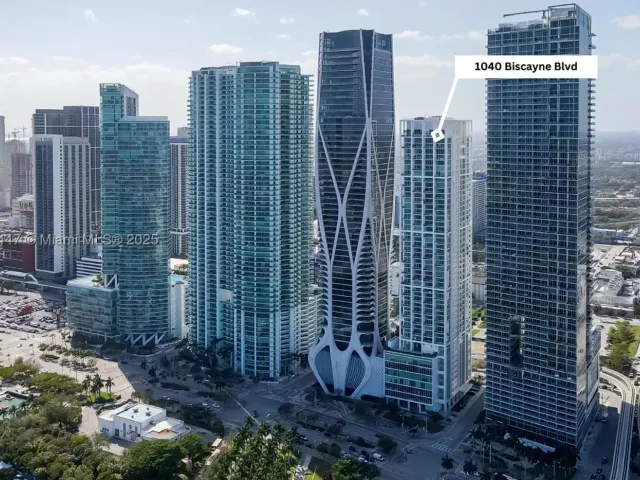 2-bedroom condo for sale in Miami - 1040 Biscayne Blvd 3106 - MondialRealty