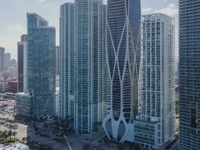 2-bedroom condo for sale in Miami - 1040 Biscayne Blvd 3106 - MondialRealty