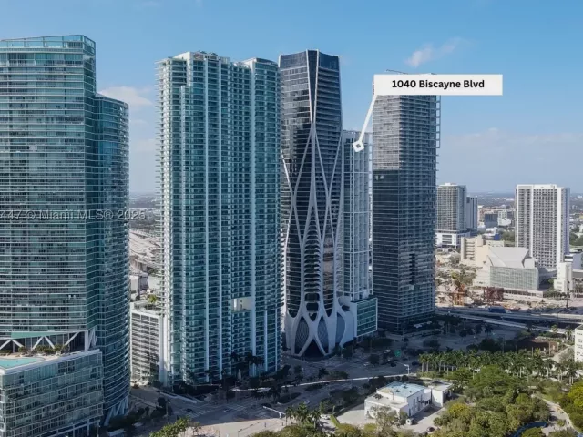 2-bedroom condo for sale in Miami - 1040 Biscayne Blvd 3106 - MondialRealty