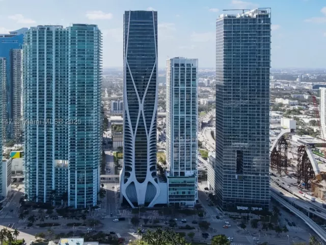 2-bedroom condo for sale in Miami - 1040 Biscayne Blvd 3106 - MondialRealty
