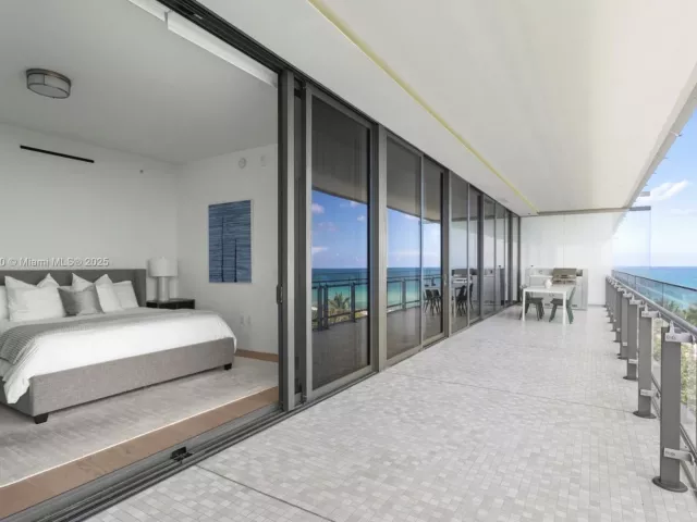 2-bedroom condo for sale in Miami Beach - 8701 Collins Ave 604 - MondialRealty