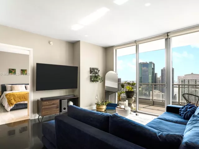 2-bedroom condo for sale in Miami - 92 SW 3rd St 4312 - MondialRealty