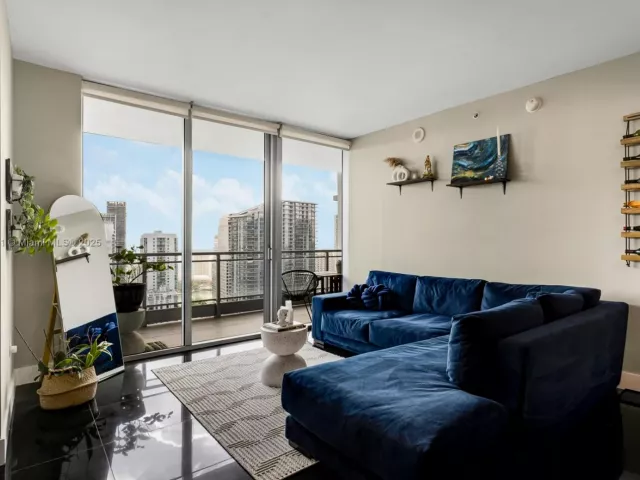 2-bedroom condo for sale in Miami - 92 SW 3rd St 4312 - MondialRealty