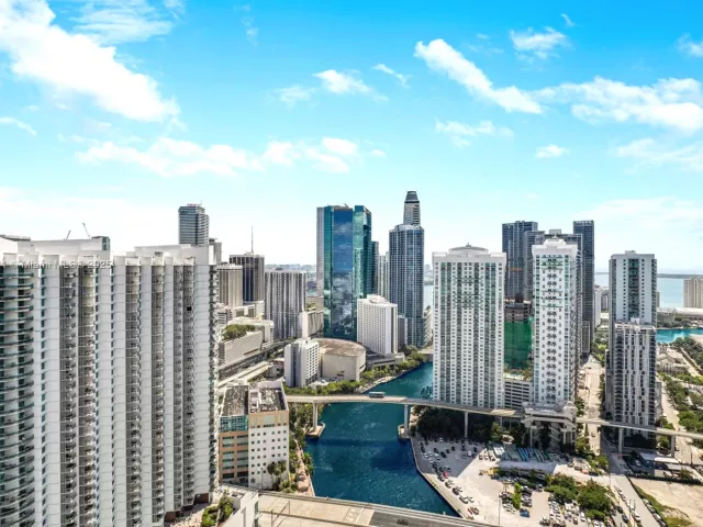 2-bedroom condo for sale in Miami - 92 SW 3rd St 4312 - MondialRealty