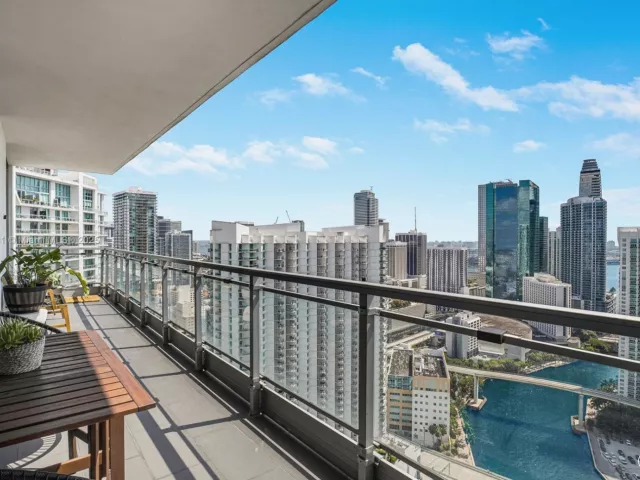2-bedroom condo for sale in Miami - 92 SW 3rd St 4312 - MondialRealty