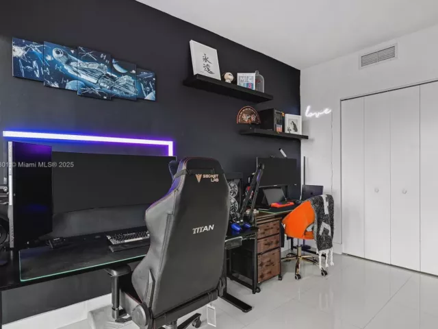 2-bedroom condo for sale in Miami - 92 SW 3rd St 4312 - MondialRealty