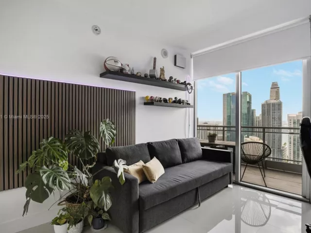 2-bedroom condo for sale in Miami - 92 SW 3rd St 4312 - MondialRealty
