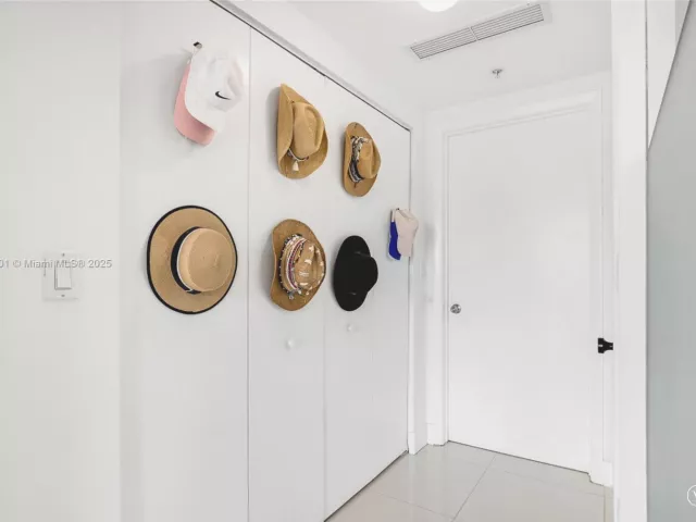 2-bedroom condo for sale in Miami - 92 SW 3rd St 4312 - MondialRealty