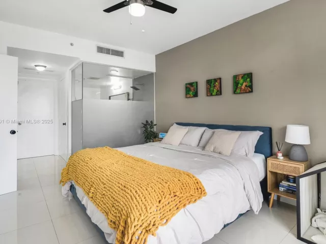 2-bedroom condo for sale in Miami - 92 SW 3rd St 4312 - MondialRealty
