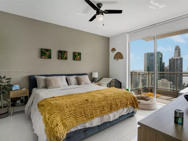 2-bedroom condo for sale in Miami - 92 SW 3rd St 4312 - MondialRealty