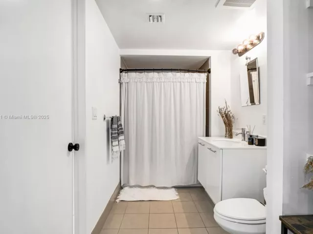 2-bedroom condo for sale in Miami - 92 SW 3rd St 4312 - MondialRealty