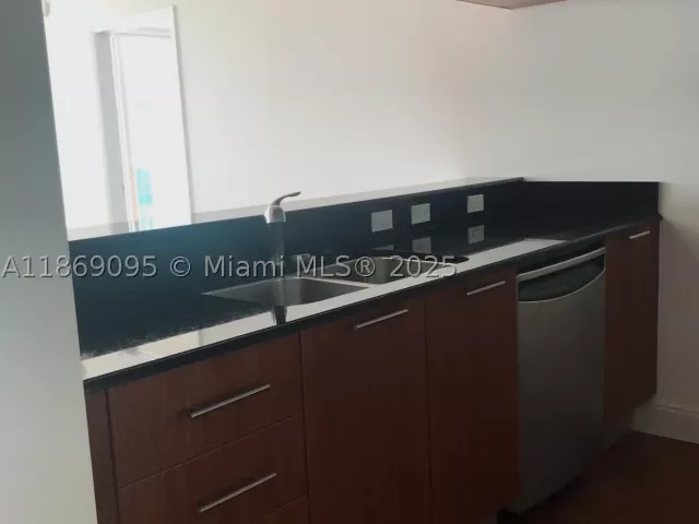 2-bedroom condo for sale in Miami - 1800 N Bayshore Dr 3910 - MondialRealty