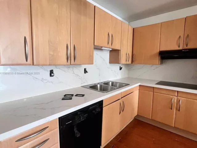 2-bedroom condo for sale in Sunny Isles Beach - 19380 Collins Ave 1603 - MondialRealty