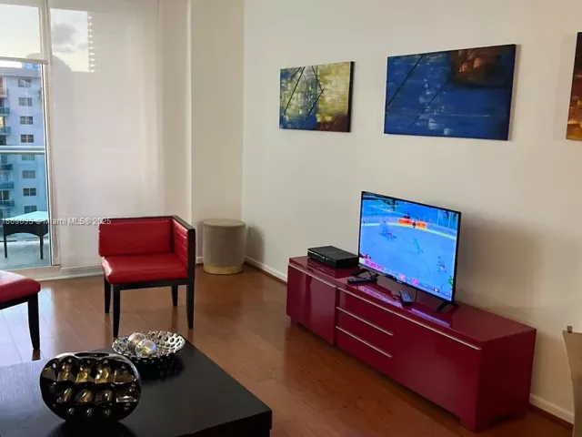 2-bedroom condo for sale in Sunny Isles Beach - 19380 Collins Ave 1603 - MondialRealty